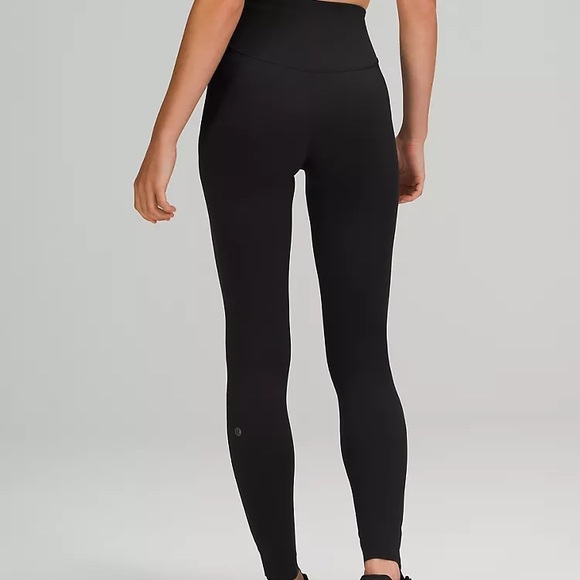 Lululemon Black Base Pace Tight - sz 4 - Picture 1 of 3